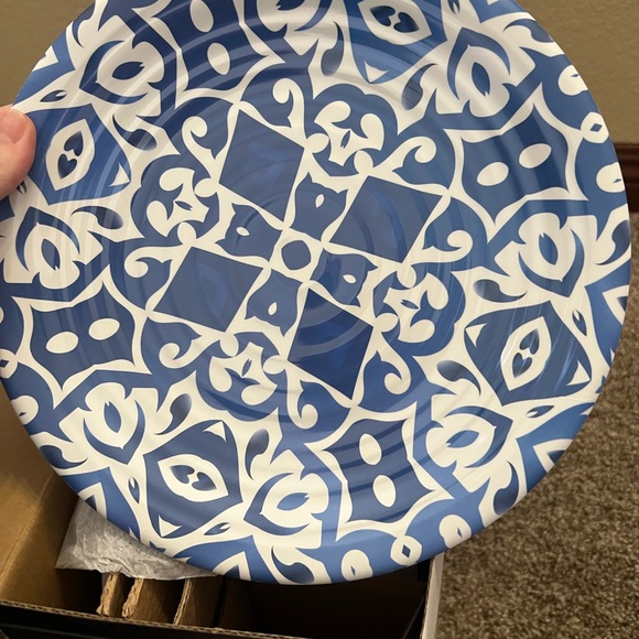 NEW 12 PIECE MELAMINE DINNERWARE SET - Picture 5 of 5